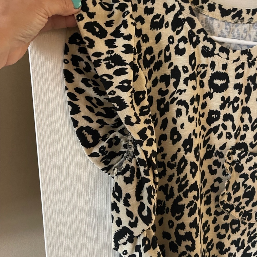 Leopard shirt - Woman’s size M - Picture 3 of 5
